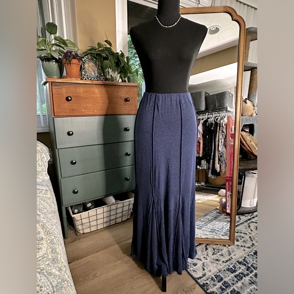 MSSP Max Studio Specialty Products Navy Maxi Skirt - Picture 1 of 8